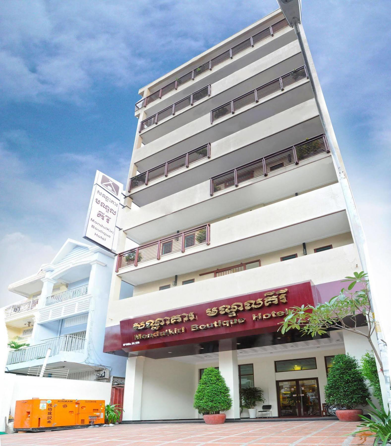 V N E Hotel Phnom Penh Exterior foto