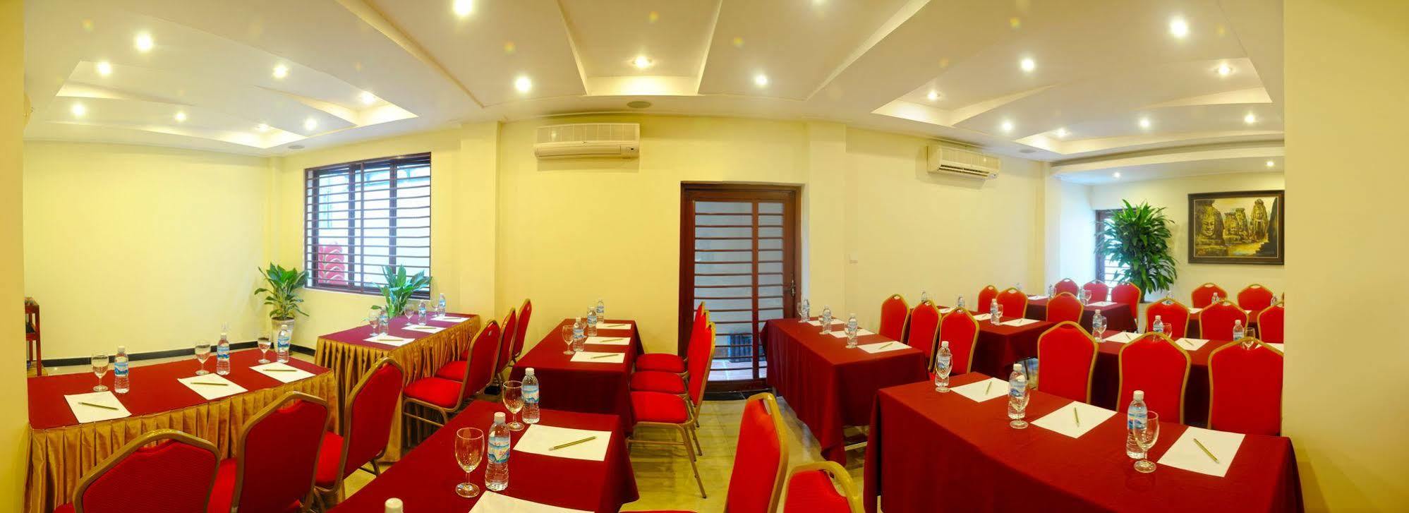 V N E Hotel Phnom Penh Exterior foto