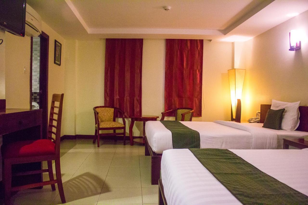 V N E Hotel Phnom Penh Exterior foto